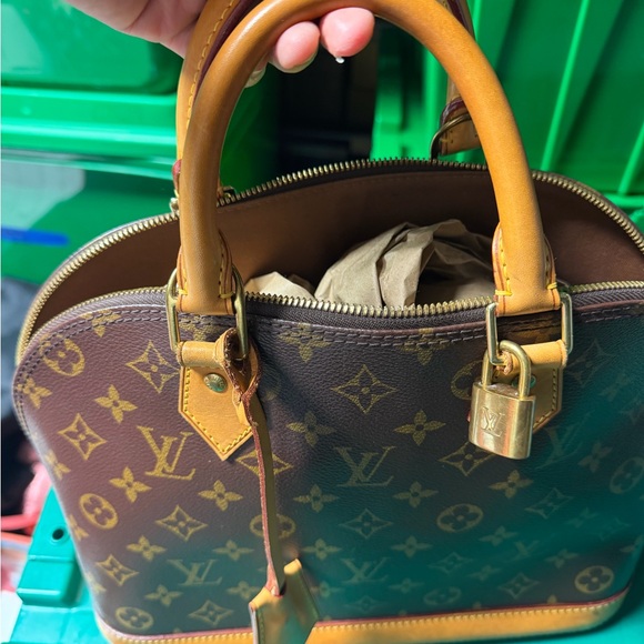 Louis Vuitton Alma PM Monogram | Authentic LV Satchel | Classic Handbag - Picture 14 of 17